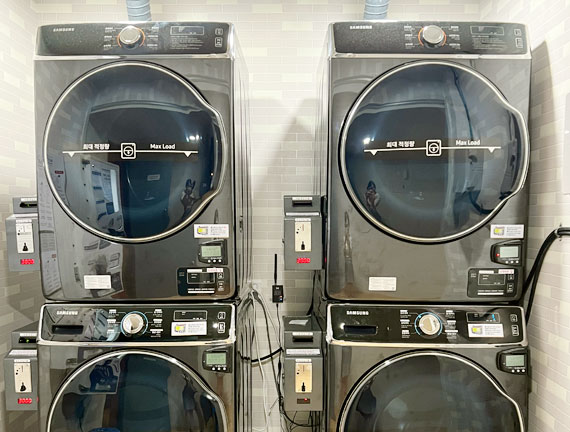 Self-coin laundry